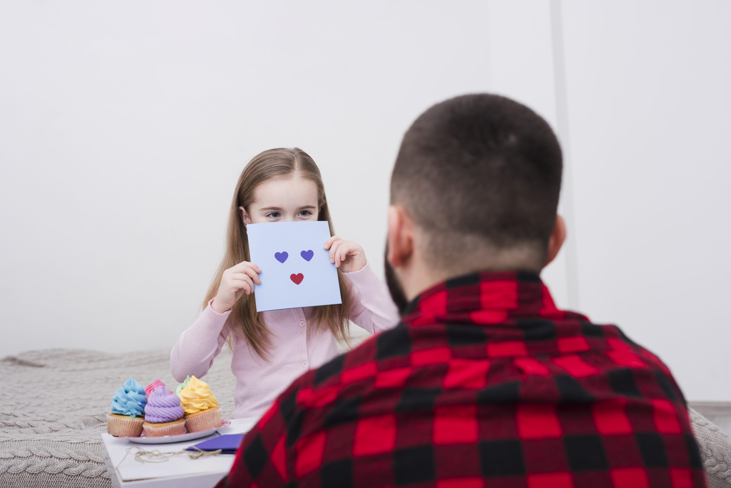 چطور به کودک یاد بدیم احساساتش رو بشناسه؟