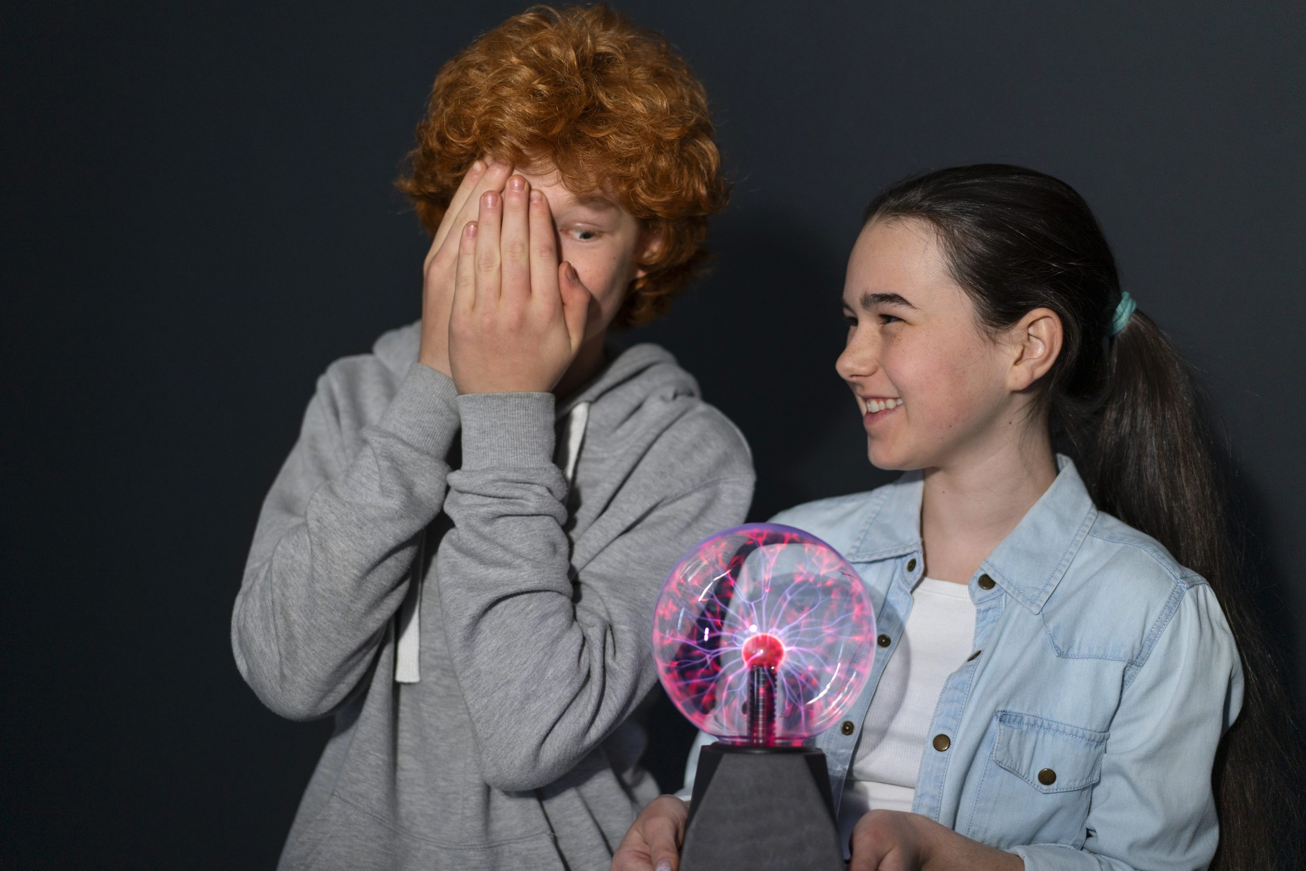 بحران هویت در دوران بلوغ